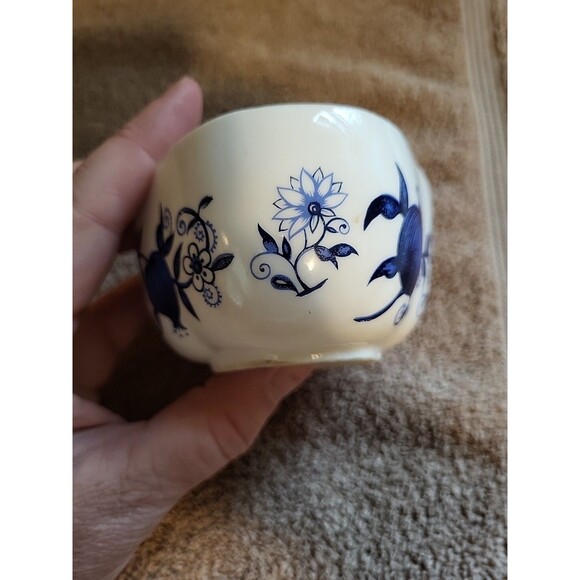 Vtge Vienna Woods MANN Porcelain Egg Blue Design china Trinket Box 5"x4" preown - Picture 14 of 16